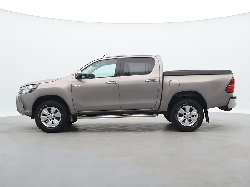 Toyota Hilux 2,4 D-4D 110kW Automat Tažné - fotka 4 z 28