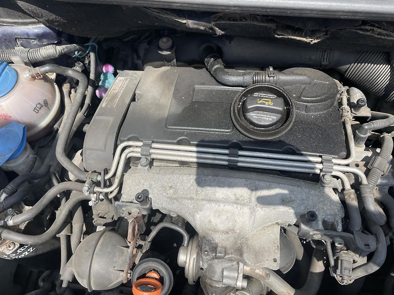 Volkswagen Touran (2003) 2.0TDI 100Kw NÁHRADNÍ DÍLY - fotka 3 z 4