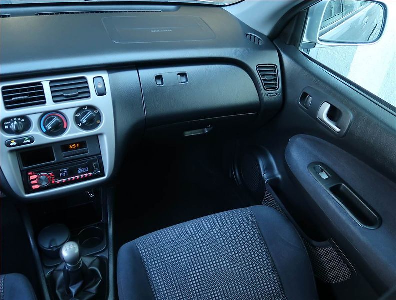 Honda HR-V (2003) 1.6 16V , 4X4, nová STK - fotka 8 z 15