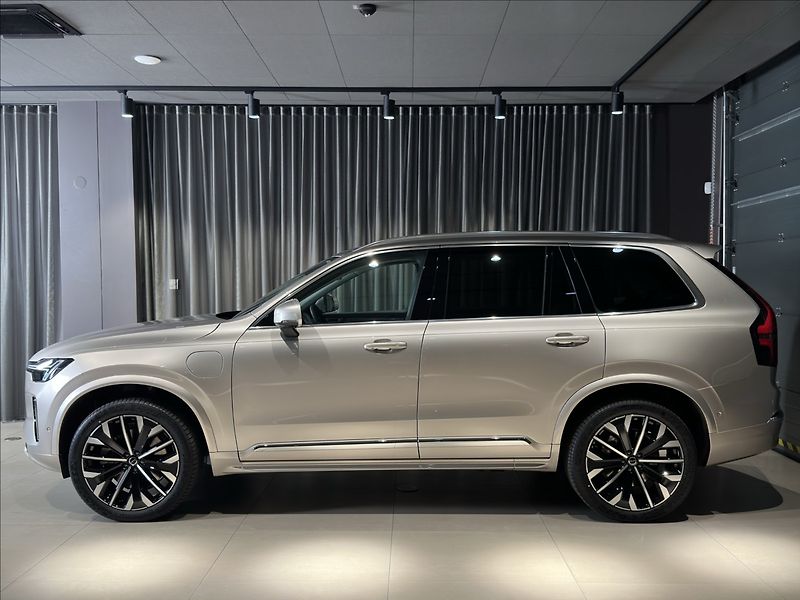Volvo XC90 (2026) 2,0 T8  Plus Bright - fotka 2 z 25
