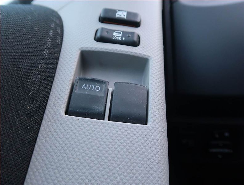 Toyota Yaris (2008) 1.0 VVT-i, Eko.zaplacen - fotka 15 z 15