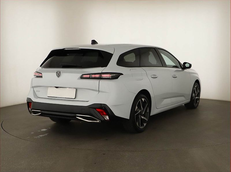 Peugeot 308 (2024) Allure 1.2 PureTech - fotka 5 z 18