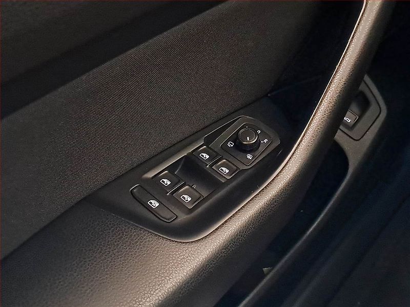 Volkswagen Passat (2015) 2.0 TDI, Navi, Tempomat - fotka 18 z 18