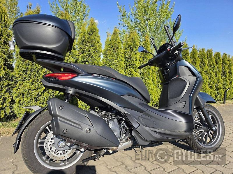 Piaggio Beverly 400 (2022) - fotka 5 z 16