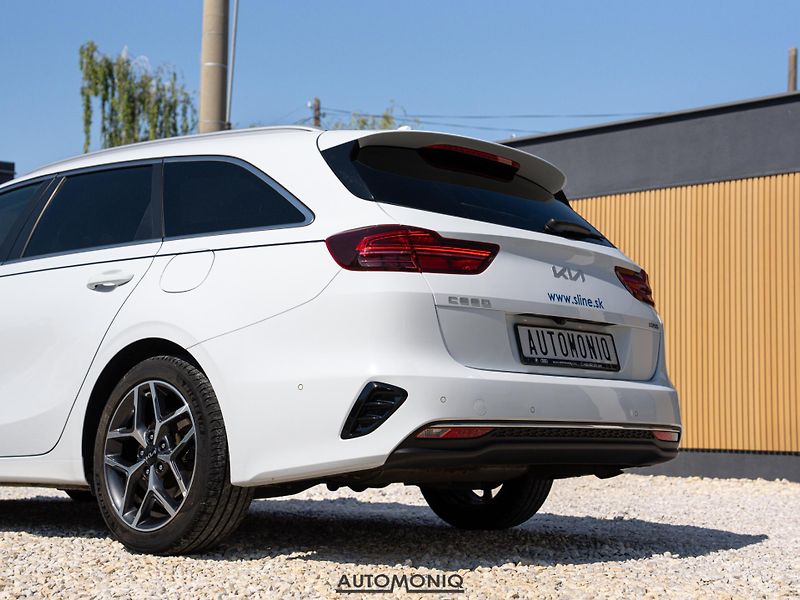 Kia Ceed SW (2022) 1.5 T-GDI Platinum Automat JBL - fotka 21 z 21