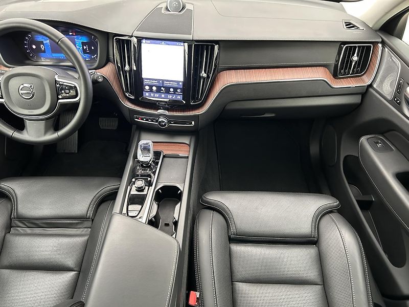 Volvo XC60 2.0 B4 4x4 ULTIMATE - fotka 16 z 33