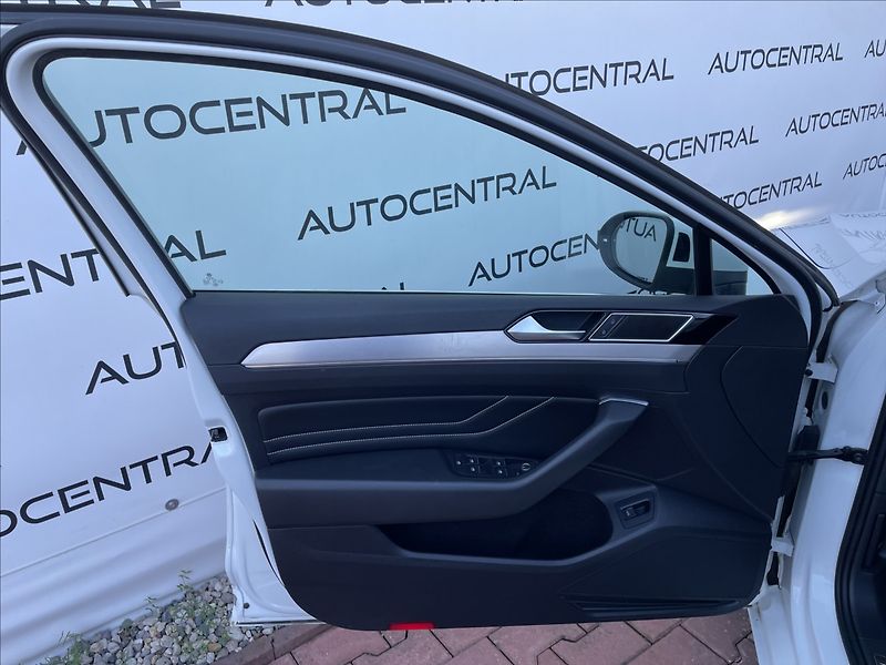 Volkswagen Passat 2,0 TDi,147kW,DSG,STK 6/27 - fotka 22 z 26