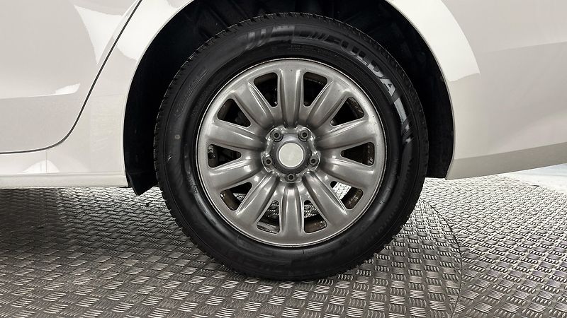 Škoda Octavia 2.0 TDI Ambition Combi - fotka 19 z 27