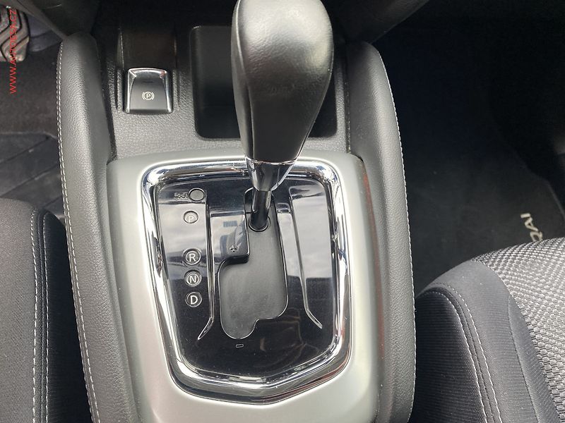 Nissan Qashqai (2017) 1.2DiG-T, Acenta, AT, navi - fotka 18 z 20