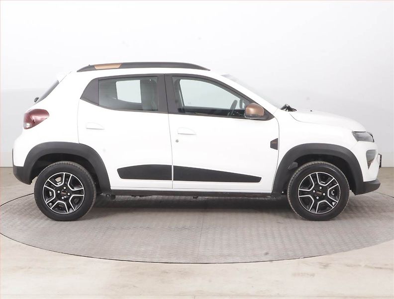 Dacia Spring (2023) Extreme Electric 65 (27 kWh) - fotka 6 z 17