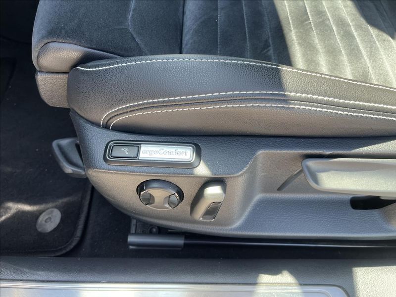 Volkswagen Passat 2,0 TDi 110KW DSG LED ELEGANCE - fotka 35 z 50