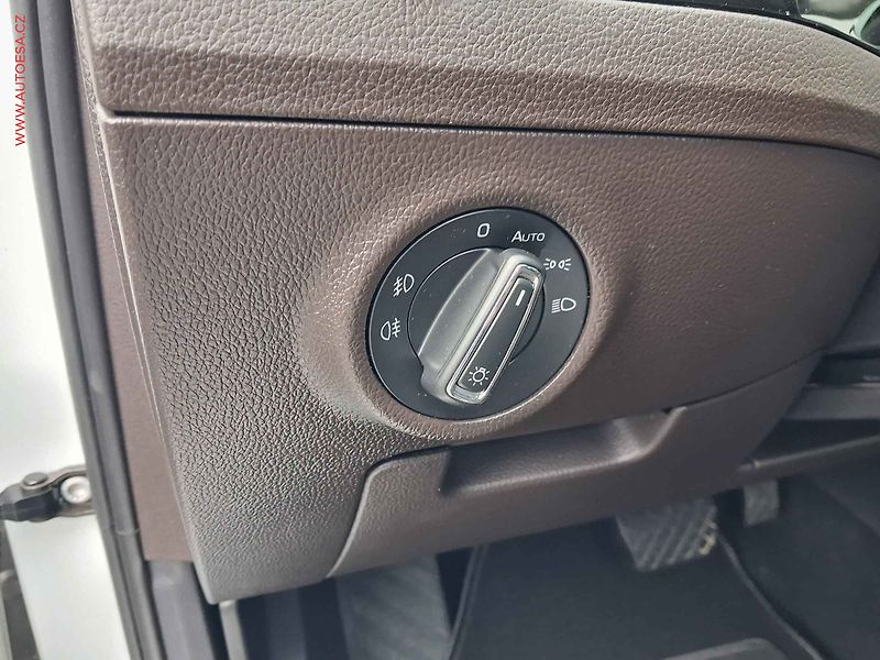 Škoda Superb (2017) 2.0TDi, DSG, bixen, kůže - fotka 16 z 21