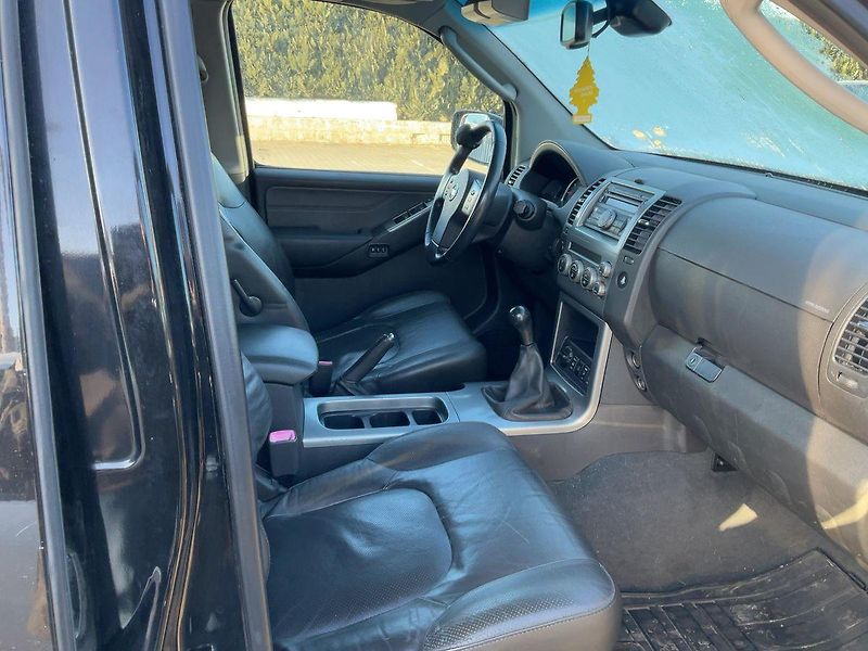 Nissan Pathfinder 2.5dCi Comfort - fotka 9 z 13