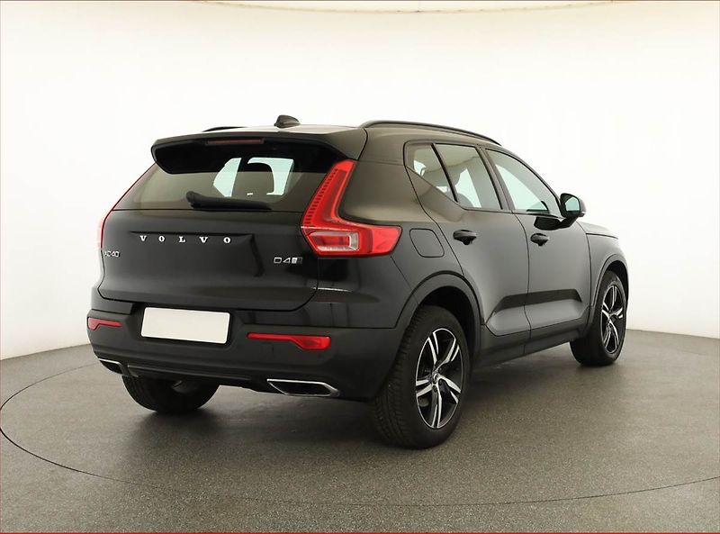 Volvo XC40 (2019) D4 AWD, 4X4, Automat, Kůže - fotka 5 z 13