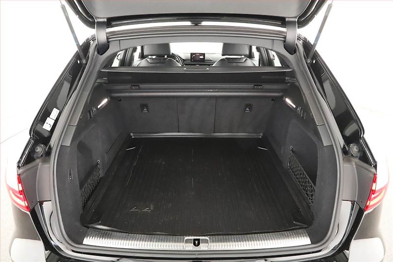Audi A4 (2018) S-Line 3.0 TDI - fotka 19 z 20