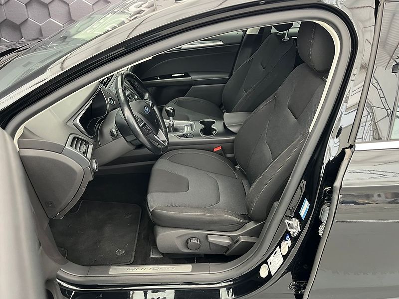 Ford Mondeo 2.0 TDCi Titanium manuál Cebia - fotka 35 z 49