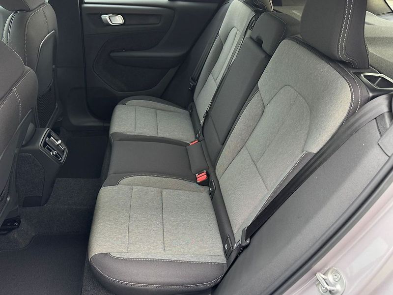 Volvo XC40 (2026) PLUS B3, 360°, LIGHTING PAKET - fotka 13 z 20
