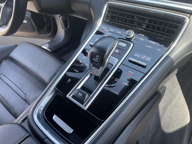Porsche Panamera (2020) 4 SportTurismo - fotka 23 z 28