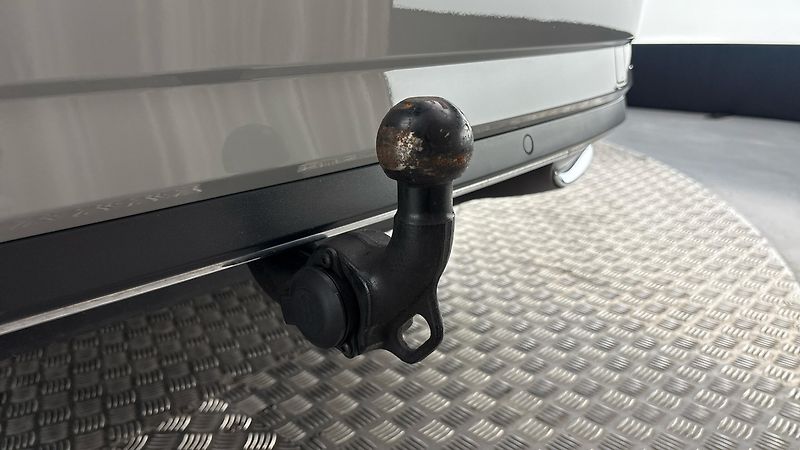 Škoda Superb 2.0 TDI DSG Sportline Combi - fotka 32 z 32