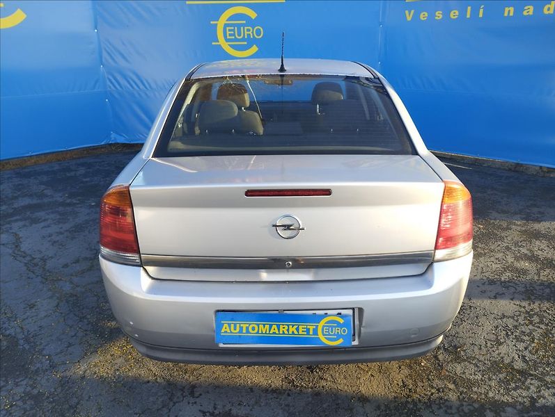 Opel Vectra 1,8 i 90KW - fotka 4 z 16