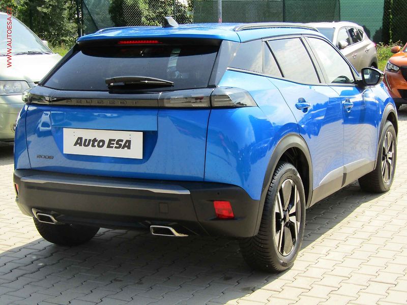 Peugeot 2008 (2024) 1.2 PT, 1.maj,ČR, Allure, AT - fotka 4 z 17