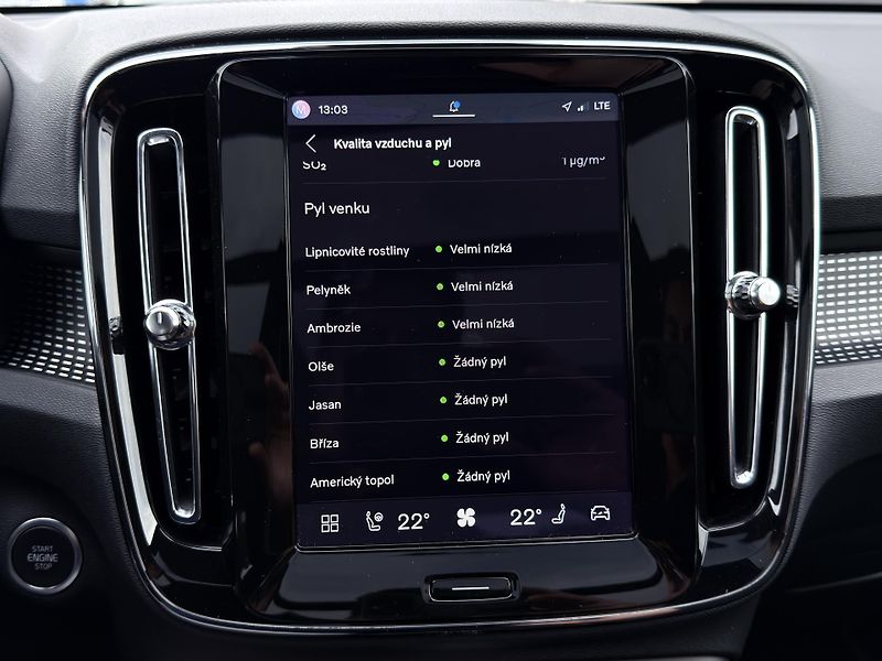Volvo XC40 B4 FWD // ULTRA // REZERVACE - fotka 43 z 47