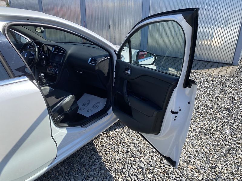 Citroën DS4 1.6i 16V 120PS EXCLUSIVE TOP!! - fotka 125 z 160