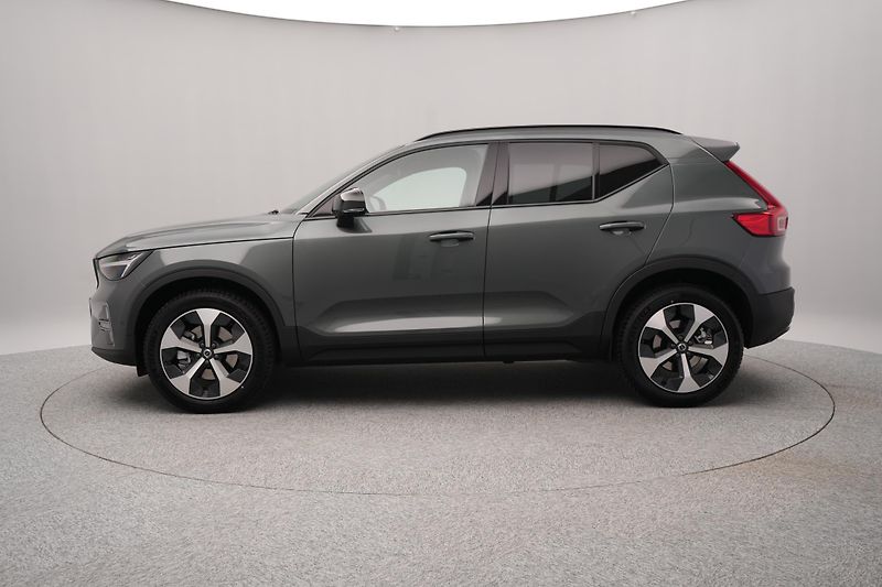 Volvo XC40 (2026) B3 AUT DARK PLUS - fotka 9 z 24