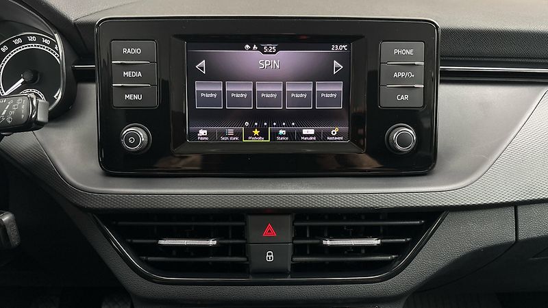 Škoda Scala 1.0 TSI Ambition - fotka 11 z 23