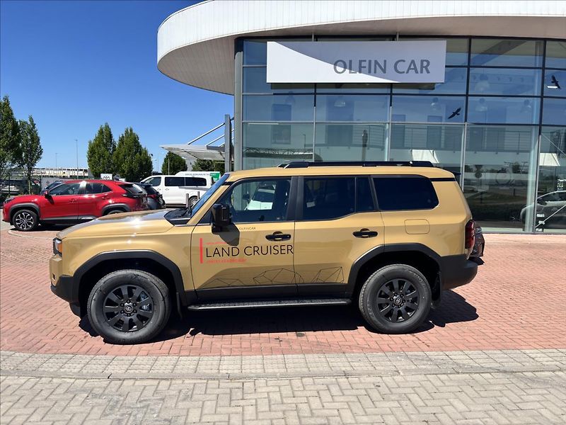 Toyota Land Cruiser 2,8 MHEV Invincible - fotka 2 z 12