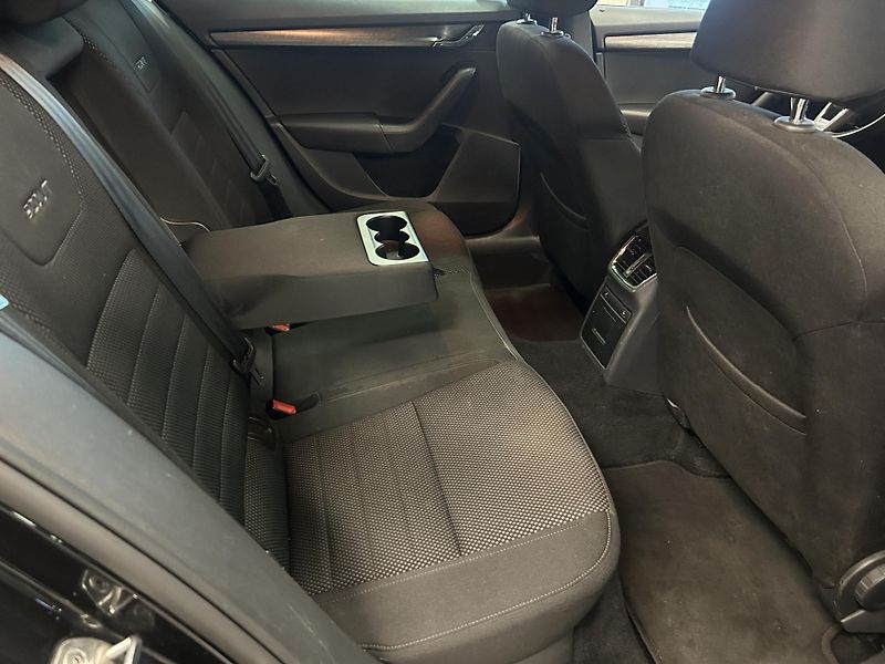 Škoda Octavia (2016) 2.0TDi SCOUT 4x4 DSG Bixe NAVI - fotka 30 z 34