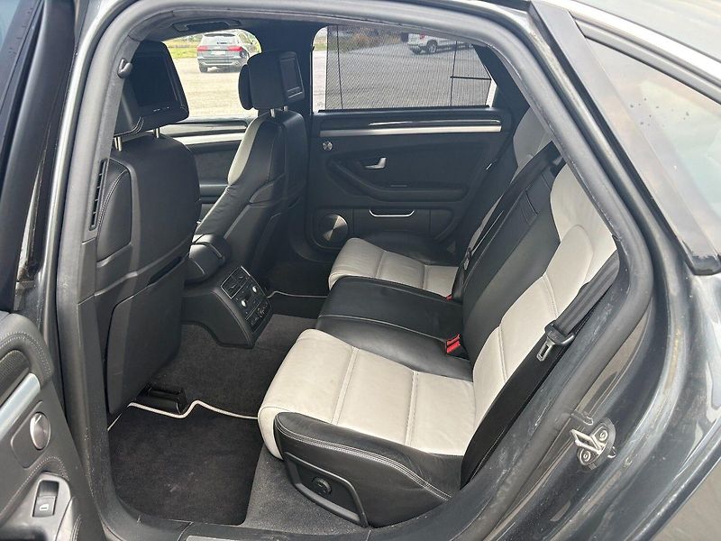 Audi S8 (2008) Audi S8, 5.2V10 331kW - fotka 17 z 21