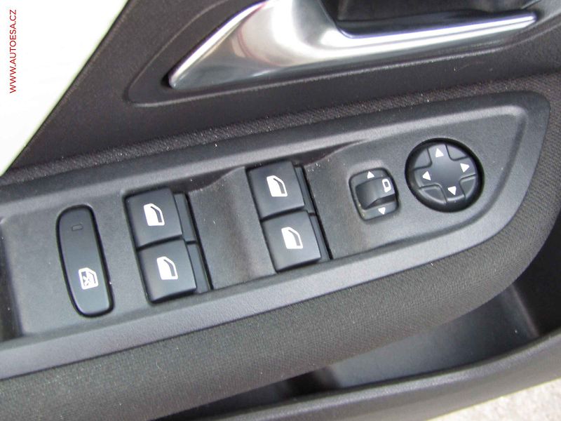 Citroën C4 (2021) 1.2 PT, ČR, servis.kniha, LED - fotka 11 z 22