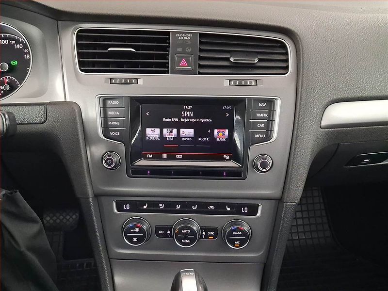 Volkswagen Golf (2014) 1.6 TDI, Automat, Navi - fotka 12 z 19