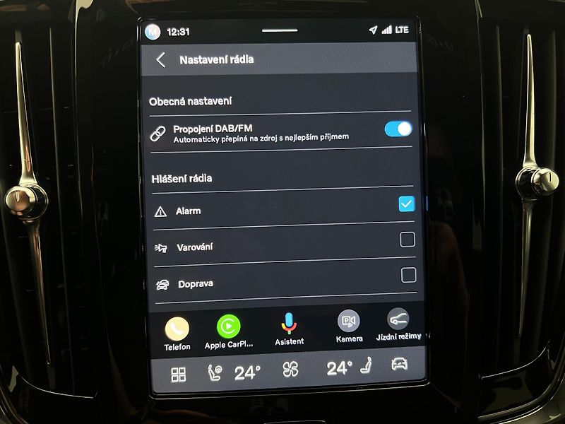 Volvo V90 T6 AWD DARK PLUS RECHARGE AUT - fotka 28 z 46