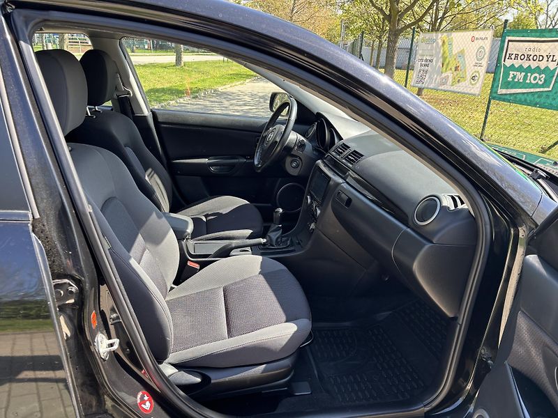 Mazda 3 1.6 Sport Active - fotka 18 z 26