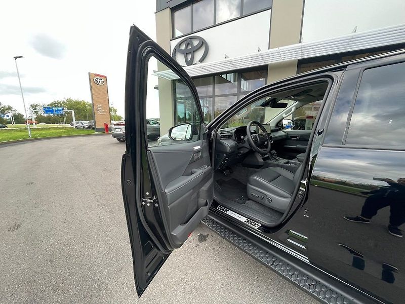 Toyota Hilux 2.8D automat Invincible - fotka 22 z 29
