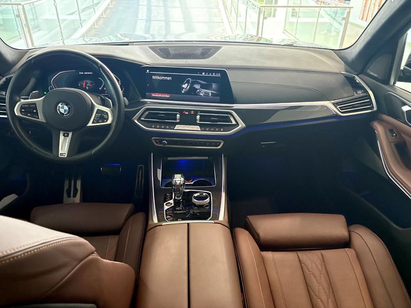BMW X5 xDriveM50i Pano HuD H/K 360 Ta - fotka 9 z 21