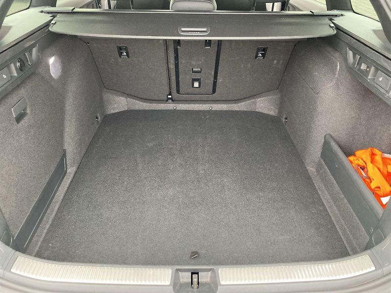 Škoda Superb (2025) Combi 2.0 TDI 4x4 DSG Sportlin - fotka 33 z 39