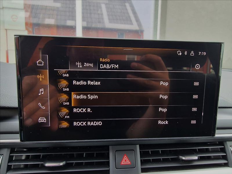 Audi A4 40TDI 150kW S-Line, ČR,1.Maj. - fotka 29 z 50