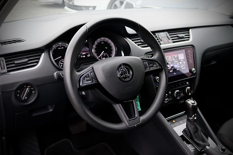 Škoda Octavia 3 FL Combi 1.5 TSI 110 kW DSG - fotka 14 z 39
