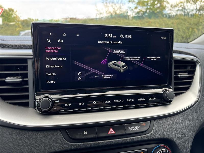 Kia Ceed 1,5 TGDi AT TOP ZÁRUKA CARPLAY - fotka 23 z 42