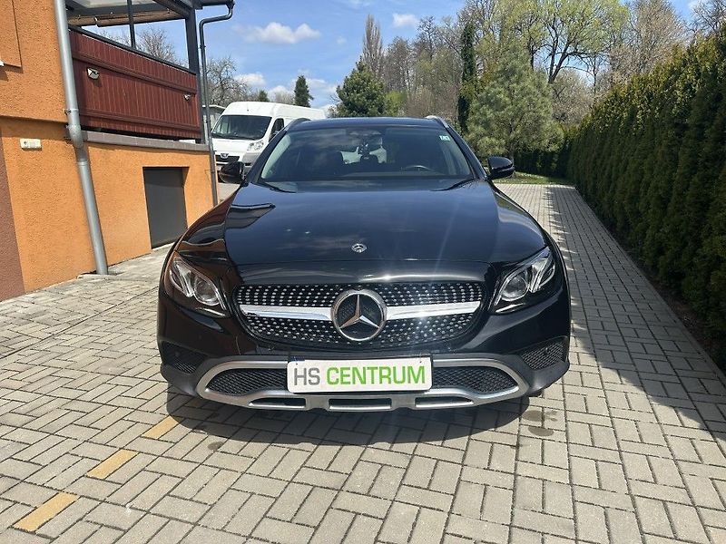 Mercedes-Benz Třídy E E 220d 4MATIC All-TerrainT - fotka 10 z 22