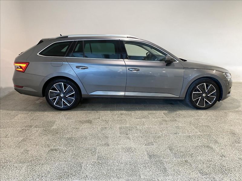 Škoda Superb 2,0 TDI 110kW Style Combi DSG - fotka 22 z 29