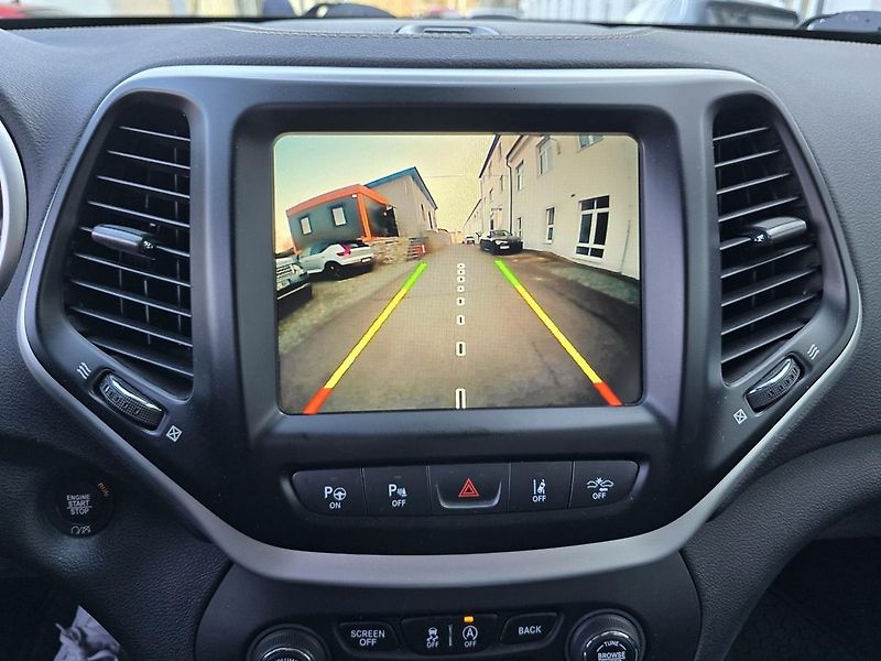 Jeep Cherokee 147kW 4x4 LIMITED KŮŽE NAV - fotka 18 z 49