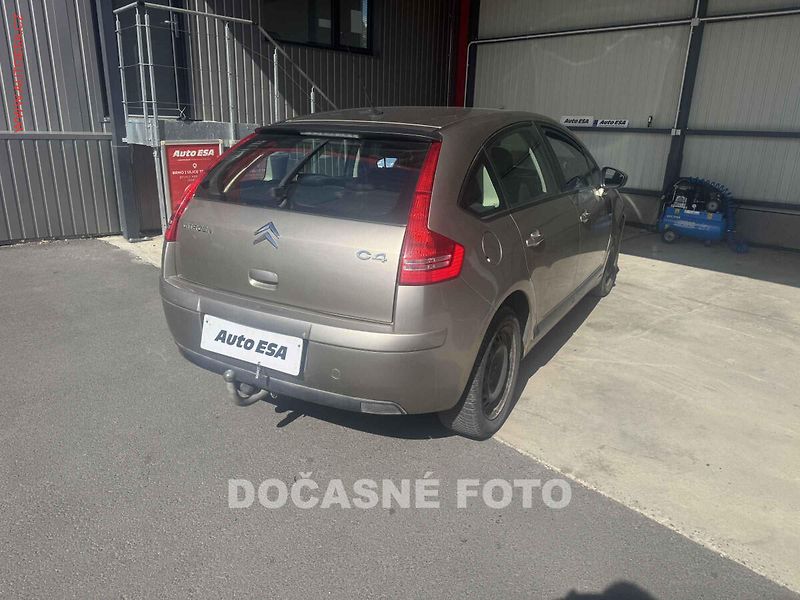Citroën C4 (2010) 1.6i, 2.maj,ČR - fotka 2 z 3