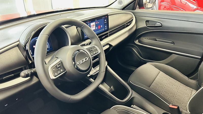 Jeep Avenger 1.2i 145k 4xe Upland  - fotka 11 z 13