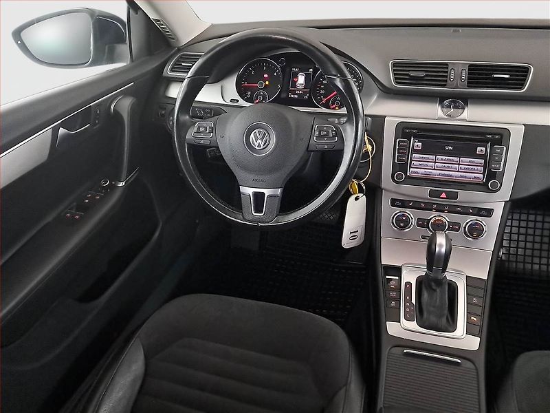 Volkswagen Passat (2014) 2.0 TDI, Automat, Xenony - fotka 7 z 17