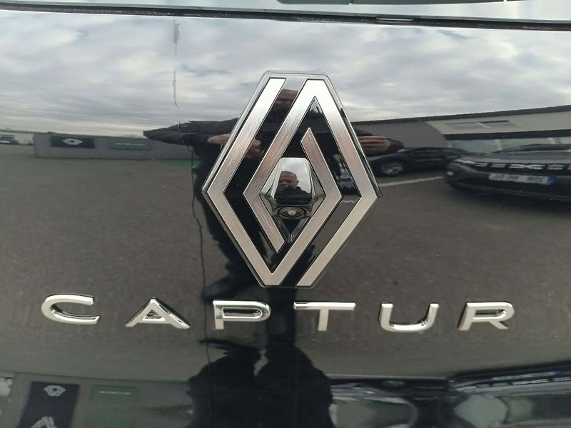 Renault Captur (2026) evolution TCe 115 + zimní pneu - fotka 17 z 23