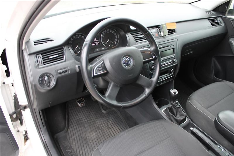 Škoda Rapid 1,6 TDi  DIG. KLIMA, STK 9/27 - fotka 10 z 23
